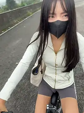 Xiao-Lin - 户外路边脱内衣漏胸1分钟