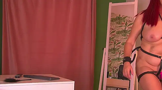 JadeRoyce - Dildo in pussy