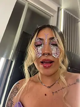 ManuelaVeeleez - rub dildo in pussy
