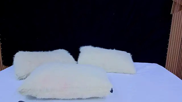 Kendall_Sweet- - suck dildo