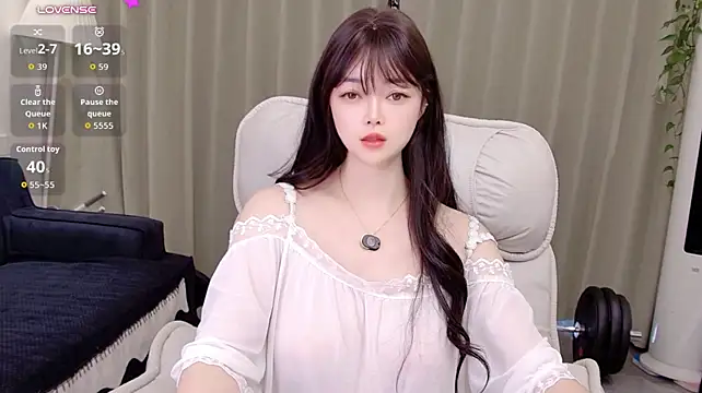 Uikyy1 - 大师和我说，我会为情所困，我一直以为是爱情，没想到是行情