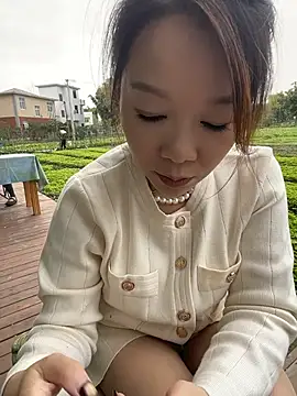 Si-si-love - 找男人用假阳具抽插我