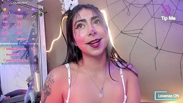 Lucyfer_gpp - Flash boobs and pinch nipples closely.