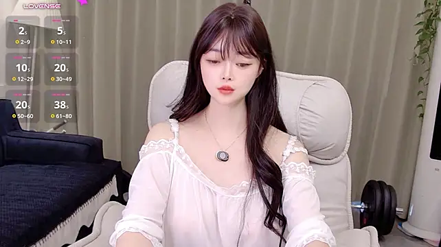 Uikyy1 - 大师和我说，我会为情所困，我一直以为是爱情，没想到是行情