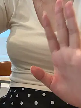 Hamyy88 - naked and masturbating at coffee