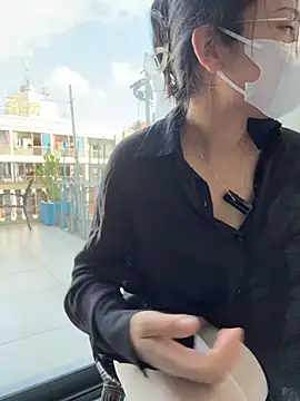 Richuan - 开门裸上身，旁边住户会不会看到