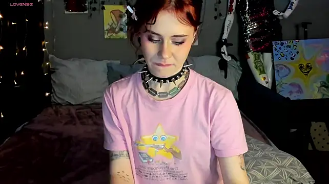 MiaGlitch - 2 minutes of twerking in the doggy-style