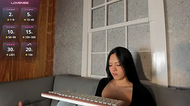 Adalyn_Cute - wet clitoral massage + zoom 🔥🥵