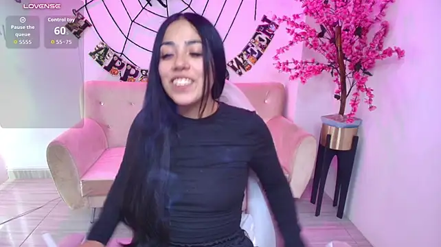 Sara_strawberry - flash tits