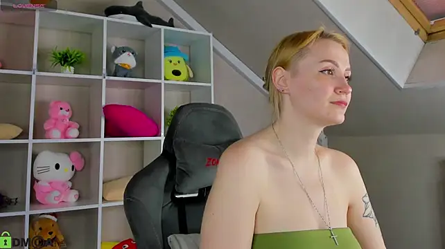 Jooyce_Howward - posa doggy off panty