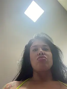 Priscilamt - Ficar de quatro batendo siririca por 2 m