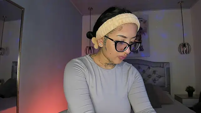 Ayshel__ - scissor position