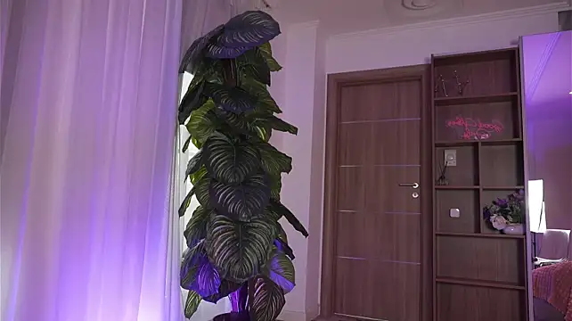 ArianaXO_ - Warm this pussy up!