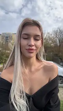 KikiWatson - Show ass in public ❤️‍🔥