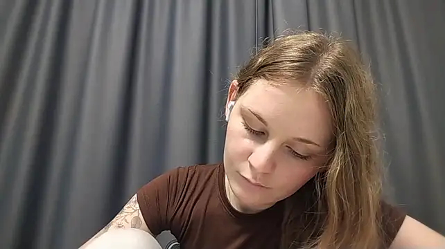 ZellaTsuchiura - Make funny face
