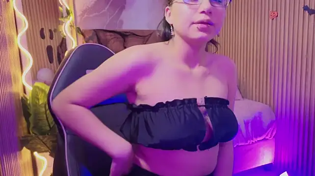 SWEET1_TAY - striptease + show feet