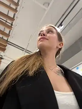 Olivia_Jemison - Fingerfuck my pussy too