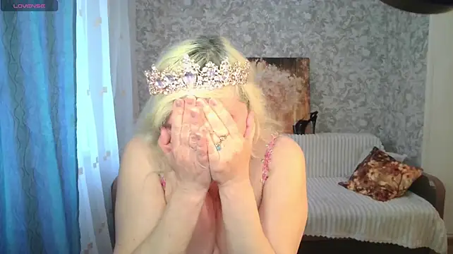 LadyKriss - Smear your breasts with oil