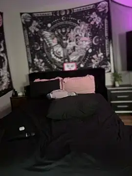RoxieVoss - who wants this nut