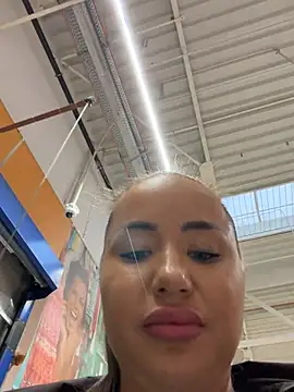 Beautydiamond - Spank naked tits in hipermarket