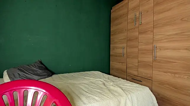 Zafiraquartz - naked and spank me