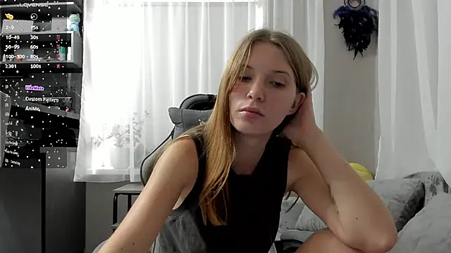 Cherry_Desire - Take off the top and the bare tits