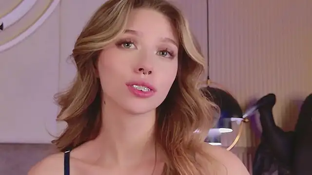 Sierra_Fane - VR HAND BRA