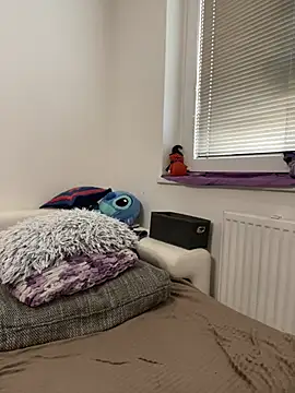 Marketatomas - Kouření Dilda nahoře bez 1.5 min.