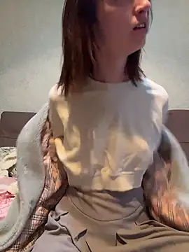 DollyTall - GO TO SHOWER FOR HOT SHOW 🚿