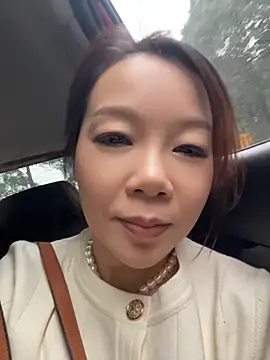 Si-si-love - 找男人用假阳具抽插我