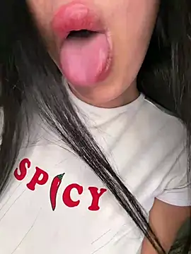 Queen-chamss - العبي ببزك play boobs 🥹🌶️🌶️💦