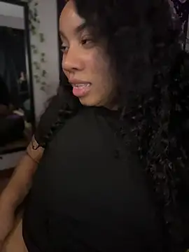 RoxieVoss - who wants this nut