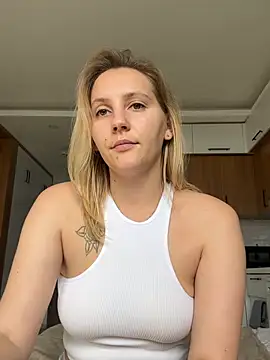 Ann_first_kiss - hand bra