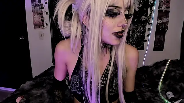 GothKitten666 - super squirt and fingers in my pussy