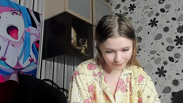 LynHillaire - Spank my nipples