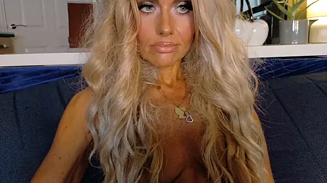 Tinkerbell822 - last tipper gets 2 min toy control