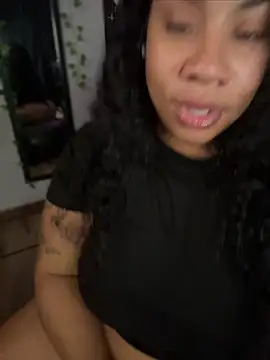 RoxieVoss - who wants this nut