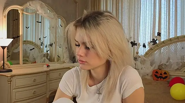 MercedezTimbs - Massage My Waist Slowly