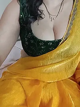 _in_v_a_n_i_ll_a - Hard boobs press and suck