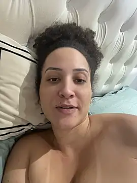 Romena_ - A cada 15tk uma foto no privado 🎁🔥