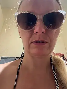 Anvessra - Show Tits