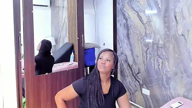 LauraSaenz01 - make me happy