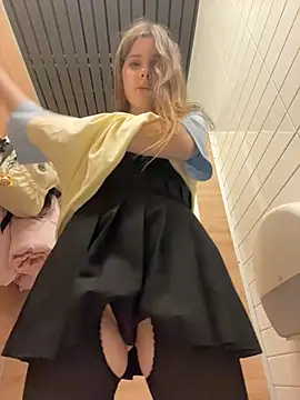 Lunabelle_ - moan walking behind someone in mall