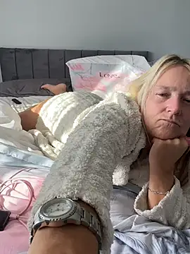 Blondnboujee53 - Flash pussy
