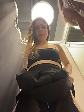 Lunabelle_ - moan walking behind someone in mall