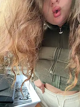 MoneyBunny420 - LT gets hot pic 💋 flash boobs