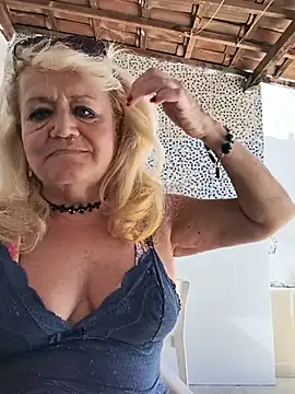Belladama61 - Colocar o plug no cuzinho