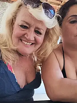 Belladama61 - Colocar o plug no cuzinho
