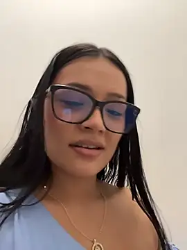 Lola_sweeet18 - SHOW ASS+SPANK ASS X3