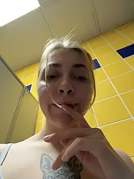 Sunny___Bunny - 1 finger inside pussy in mans restroom